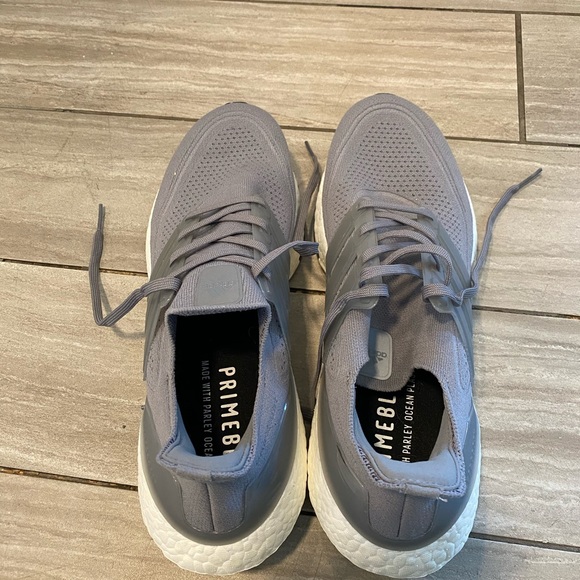 Men’s Gray Primeblue adidas ultraboost sneakers - Picture 3 of 4